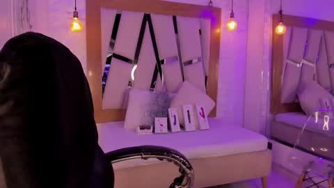 Ary Cooper online show from 6, 3, 2025