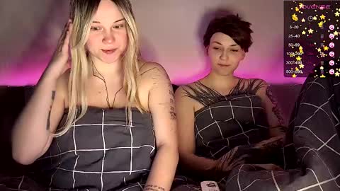 Arya brunett and Cassie blond online show from 26, 12, 2024