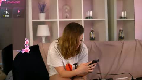 Snapshot of aryadeluna chatting on 24, 2, 2025 Lunaa online show from 24, 2, 2025