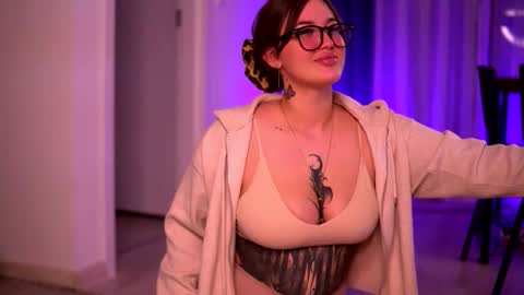 Snapshot of aryadeluna chatting on 23, 10, 2025 Lunaa online show from 23, 10, 2025