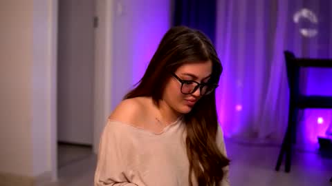 Snapshot of aryadeluna chatting on 1, 12, 2025 Lunaa online show from 1, 12, 2025