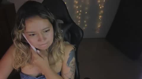 ash_smith1 online show from 6, 3, 2025