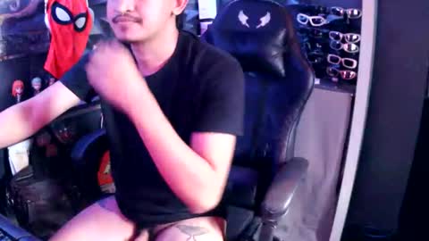 Snapshot of ashcross chatting on 4, 12, 2025 Ash Cross online show from 4, 12, 2025