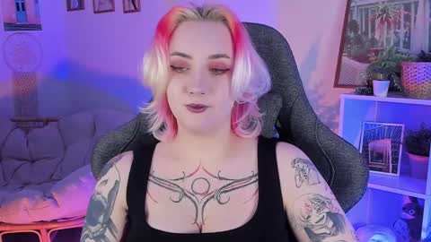 Snapshot of asheluck chatting on 28, 2, 2025 AshleyAshe online show from 28, 2, 2025