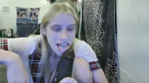 Ashlee Wolf online show from 11, 11, 2025