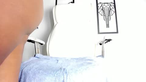 Ashley Cotez online show from 6, 3, 2025