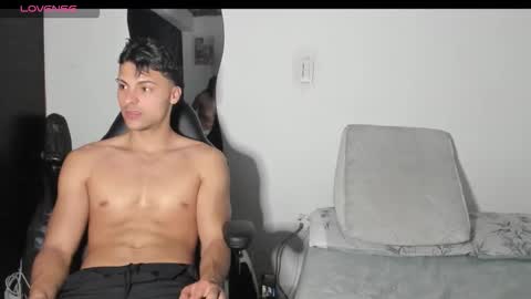 Snapshot of ashleyandtyler chatting on 25, 10, 2025 ASHLEY AND TYLER online show from 25, 10, 2025