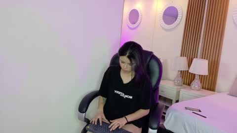 Ashley  online show from 19, 10, 2025