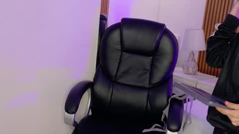 Ashley  online show from 20, 10, 2025