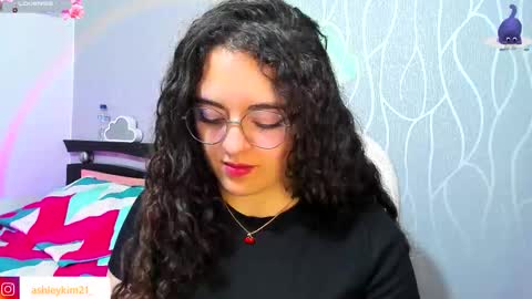 Snapshot of ashleykiim_ chatting on 21, 9, 2025 .. Ashley .. online show from 21, 9, 2025