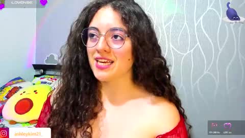 Snapshot of ashleykiim_ chatting on 11, 11, 2025 .. Ashley .. online show from 11, 11, 2025