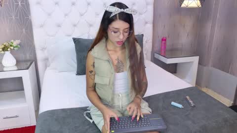 AshleyRoberh online show from 9, 4, 2026