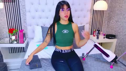 Snapshot of ashleyroberh chatting on 6, 5, 2026 AshleyRoberh online show from 6, 5, 2026