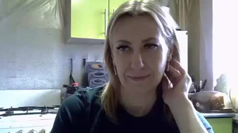 Snapshot of ashleyxhoney chatting on 6, 11, 2025 AshleyXHoney online show from 6, 11, 2025