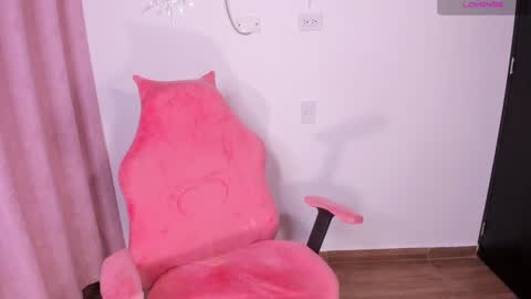 Snapshot of ashleyy18__ chatting on 6, 2, 2025 Ashleyy18 online show from 6, 2, 2025