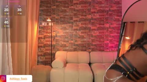 Snapshot of ashleyyfox_ chatting on 16, 11, 2025 Ashley Fox online show from 16, 11, 2025