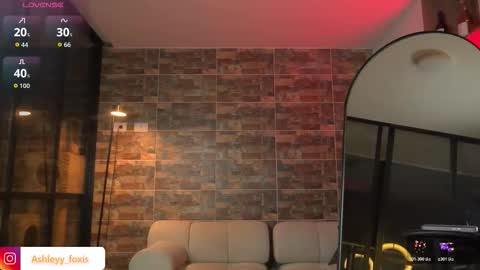 Snapshot of ashleyyfox_ chatting on 3, 12, 2025 Ashley Fox online show from 3, 12, 2025