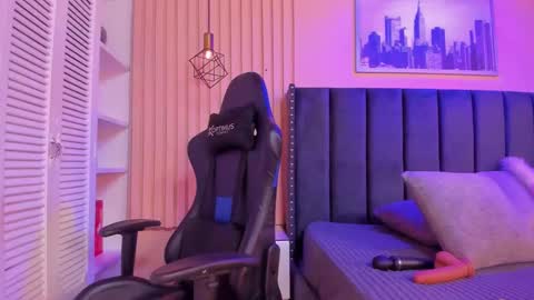 ashlye_miller_ online show from 12, 1, 2025