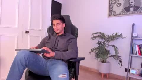 Snapshot of ashton_coleman_ chatting on 21, 10, 2025 my name real is camilo online show from 21, 10, 2025