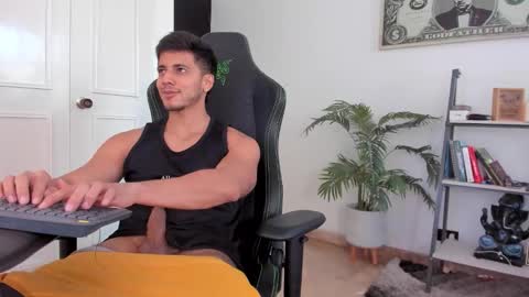 Snapshot of ashton_coleman_ chatting on 20, 11, 2025 my name real is camilo online show from 20, 11, 2025