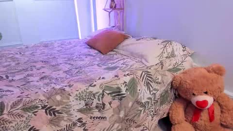 Snapshot of asia_lune chatting on 14, 12, 2025 MyaFontaine online show from 14, 12, 2025