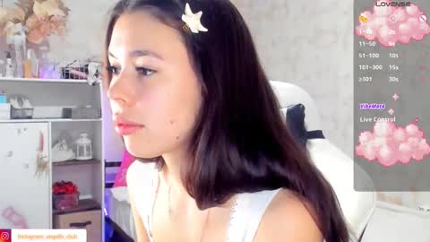 Snapshot of asian_angell chatting on 29, 10, 2025 adeline online show from 29, 10, 2025