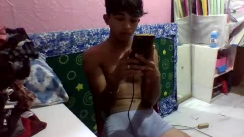 Snapshot of asian_hunk_moreno chatting on 4, 8, 2026 Yuri online show from 4, 8, 2026