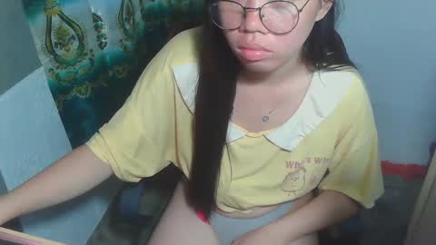 Snapshot of asian_rhean chatting on 5, 3, 2025 Rhean online show from 5, 3, 2025