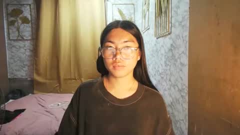 Snapshot of asian_rhean chatting on 16, 9, 2025 Rhean online show from 16, 9, 2025