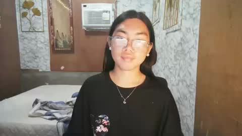 Snapshot of asian_rhean chatting on 6, 10, 2025 Rhean online show from 6, 10, 2025