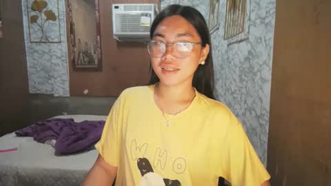 Snapshot of asian_rhean chatting on 9, 10, 2025 Rhean online show from 9, 10, 2025