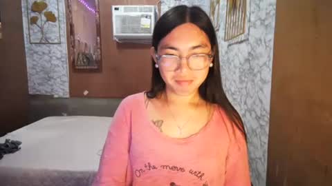 Snapshot of asian_rhean chatting on 11, 10, 2025 Rhean online show from 11, 10, 2025