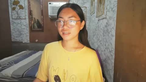 Snapshot of asian_rhean chatting on 14, 10, 2025 Rhean online show from 14, 10, 2025