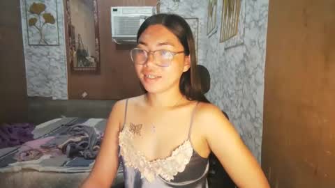 Snapshot of asian_rhean chatting on 20, 10, 2025 Rhean online show from 20, 10, 2025