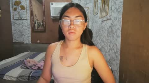 Snapshot of asian_rhean chatting on 3, 11, 2025 Rhean online show from 3, 11, 2025