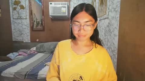 Snapshot of asian_rhean chatting on 4, 11, 2025 Rhean online show from 4, 11, 2025