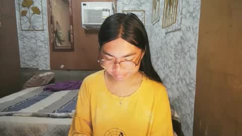 Snapshot of asian_rhean chatting on 5, 11, 2025 Rhean online show from 5, 11, 2025