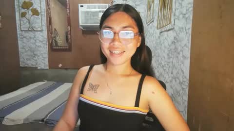 Snapshot of asian_rhean chatting on 7, 11, 2025 Rhean online show from 7, 11, 2025