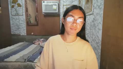 Snapshot of asian_rhean chatting on 8, 11, 2025 Rhean online show from 8, 11, 2025