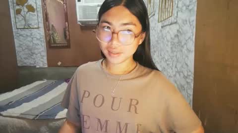 Snapshot of asian_rhean chatting on 10, 11, 2025 Rhean online show from 10, 11, 2025