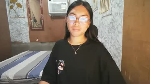 Snapshot of asian_rhean chatting on 13, 11, 2025 Rhean online show from 13, 11, 2025