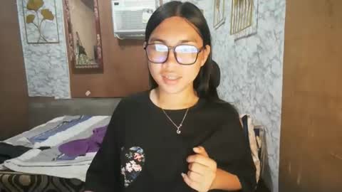 Snapshot of asian_rhean chatting on 21, 11, 2025 Rhean online show from 21, 11, 2025