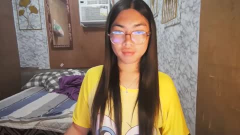 Snapshot of asian_rhean chatting on 22, 11, 2025 Rhean online show from 22, 11, 2025