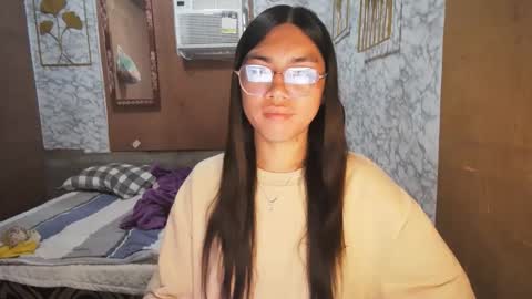 Snapshot of asian_rhean chatting on 23, 11, 2025 Rhean online show from 23, 11, 2025