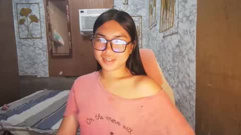 Snapshot of asian_rhean chatting on 24, 11, 2025 Rhean online show from 24, 11, 2025