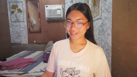 Snapshot of asian_rhean chatting on 25, 11, 2025 Rhean online show from 25, 11, 2025