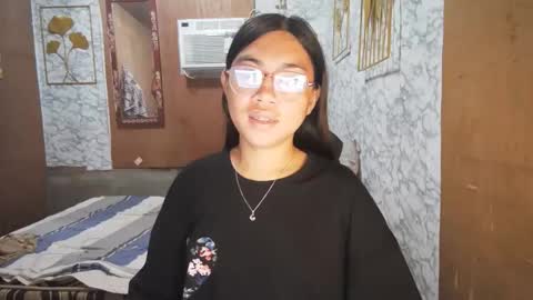 Snapshot of asian_rhean chatting on 28, 11, 2025 Rhean online show from 28, 11, 2025