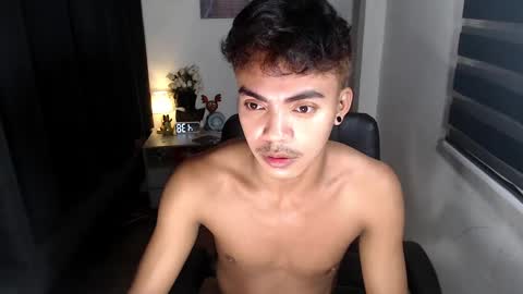 Snapshot of asianboyhunt chatting on 22, 12, 2024 Fev online show from 22, 12, 2024