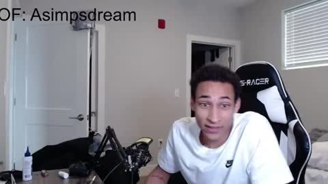 Snapshot of asimpsdream chatting on 25, 4, 2026 asimpsdream online show from 25, 4, 2026