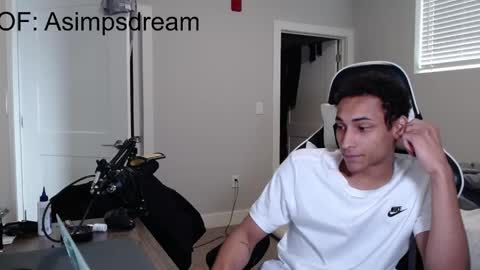 Snapshot of asimpsdream chatting on 25, 4, 2026 asimpsdream online show from 25, 4, 2026